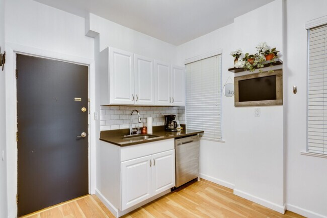 1519 W Superior St unit ID1255751P, Chicago, IL 60642 - photo 6
