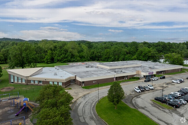 Fairdale Elementary School has a student-teacher ratio of 15 to 1.