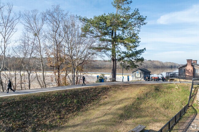 Riverfront Park North features the Palmetto Trail, ideal for outdoor enthusiasts.