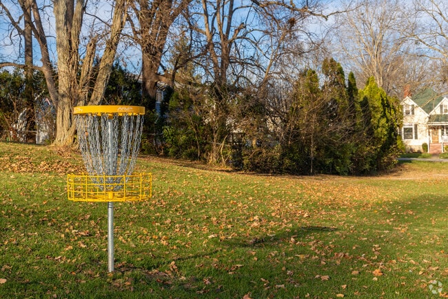 College Park has a small disc golf course for locals to enjoy in the neighborhood.