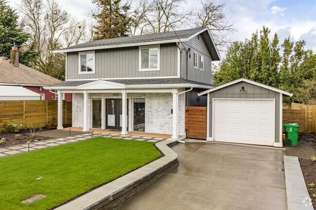 New Traditional homes are commonly found throughout Portland's Sumer neighborhood.