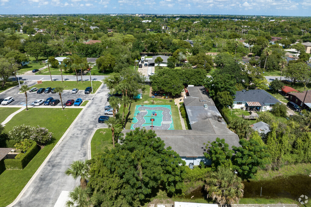 Brownsville Montessori Academy is a private Preschool and Elementary  located in Brownsville.