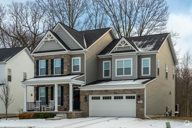 Colonial Revival homes in Jackson sit on well-kept residential lots.