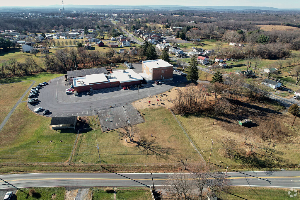 Marlowe Elementary School of Falling Waters earns a B- rating from Niche.