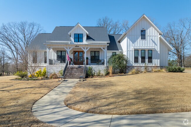 Some subdivisions in Searcy are filled with newly constructed, custom-built homes.