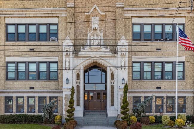 St. Lukes School is one of the top private independent primary schools in New York City.