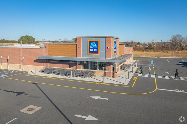 Aldi in southern Denton offers residents fresh groceries and pantry staples.