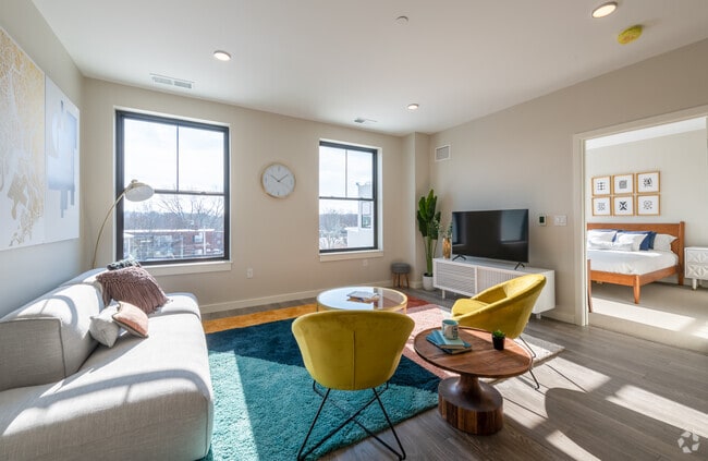 2BR, 1BA - 736 SQ FT