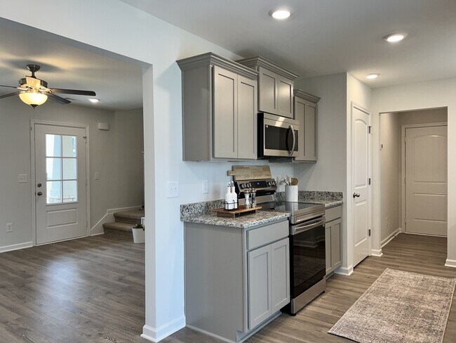 232 Republic St, Shelbyville, TN 37160 - photo 6