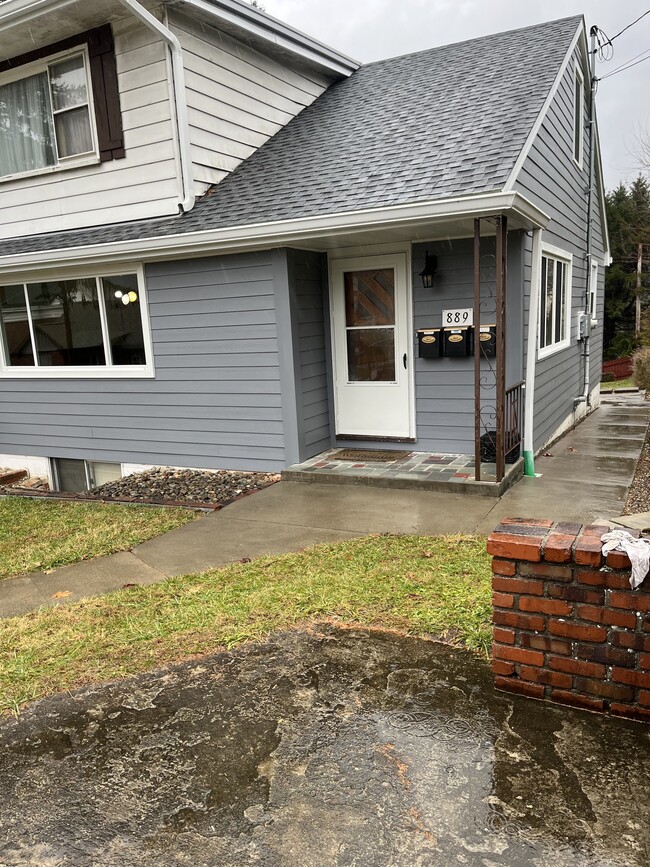 889 Ivy Ave, Wheeling, WV 26003 - photo 2