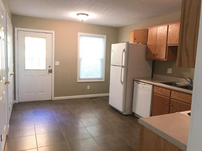 108 Creekside Dr, Franklin, KY 42134 - photo 2