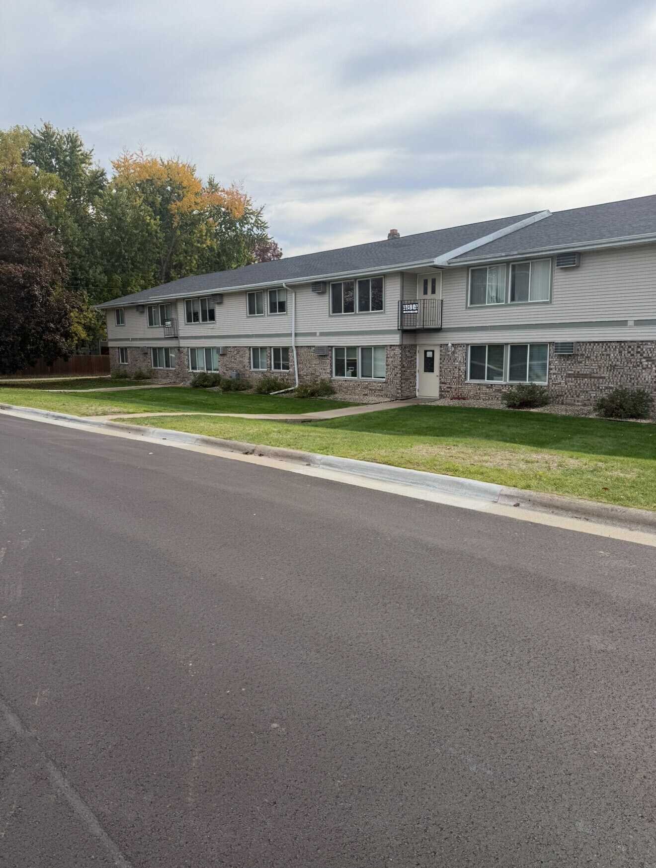 Dale Street Apartments, McFarland, WI 53558 - photo 1