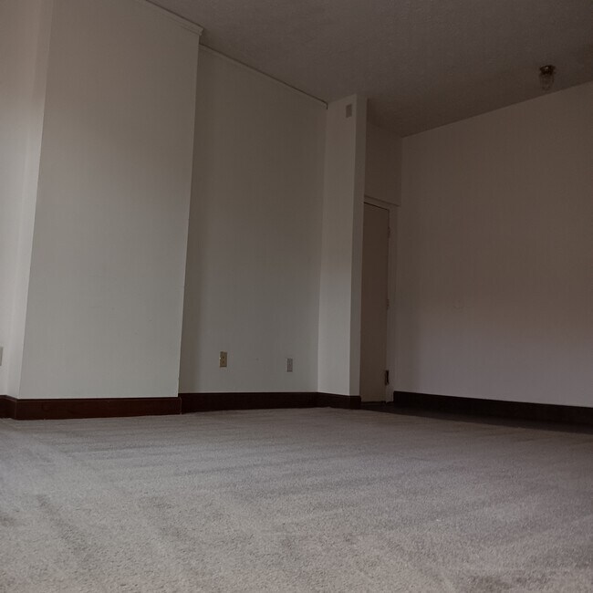 2148 Auburn Ave unit 4, Cincinnati, OH 45219 - photo 6