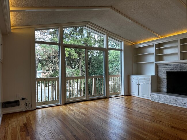 3030 Hardale Blvd unit 2 Upper, Ottawa Hills, OH 43606 - photo 3