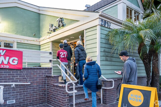 Hapa J's is a Hawaiian restaurant in Southeast San Clemente and offers a Hawaiian-style menu.