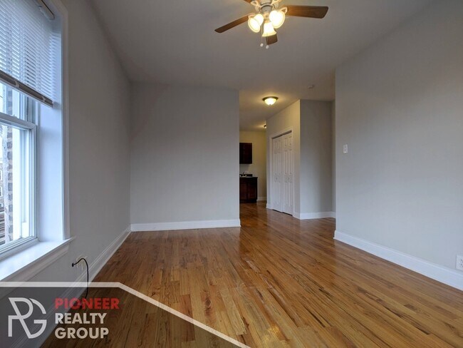 951 W Cornelia Ave unit 3, Chicago, IL 60657 - photo 3