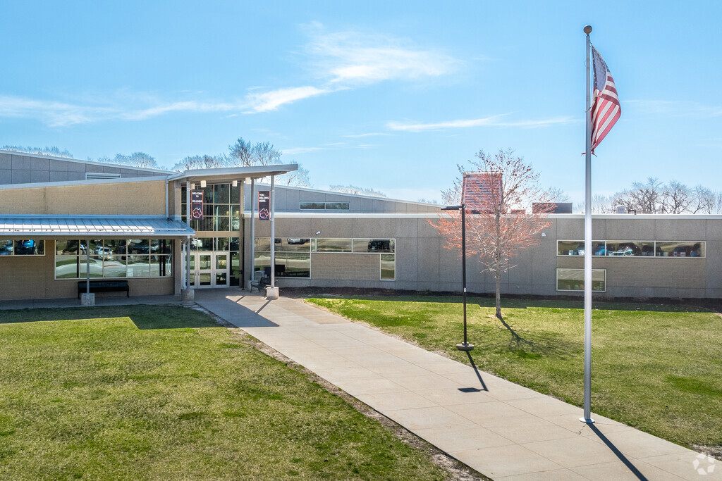 Hillside Elementary School serves West Des Moines students in grades K-5.