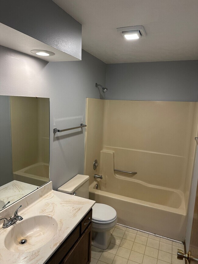Immaculate Updated 2 Bedroom with 1 Bath, Rockford, IL 61114 - photo 6