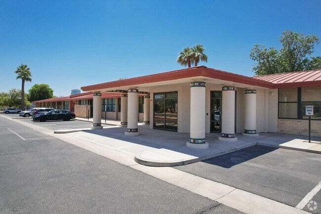 Clarendon Elementary School is located by Midtown Phoenix.