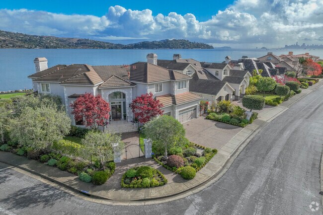 Homes on the southern shore are some of the most beautiful in Strawberry.