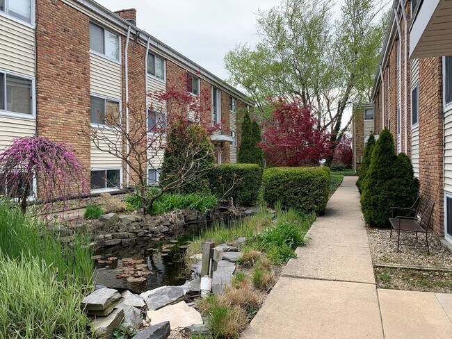 1001 Francis Dr, Champaign, IL 61821 - photo 2