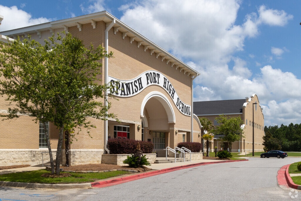 Spanish Fort High School serves students in Baldwin County.