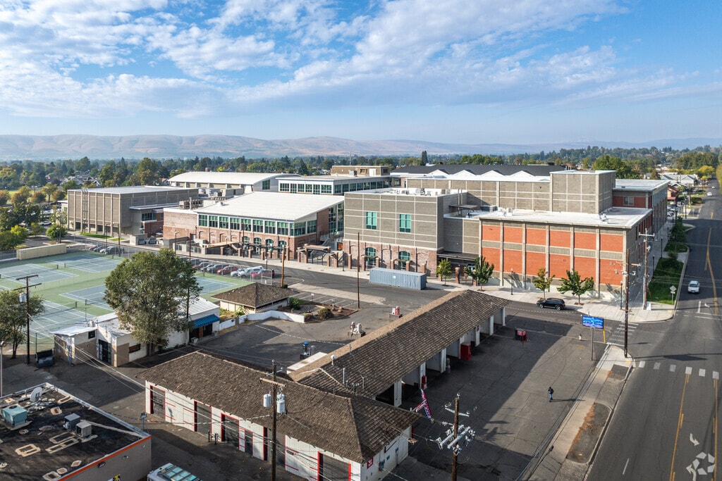 Davis High School encourages students to succeed.