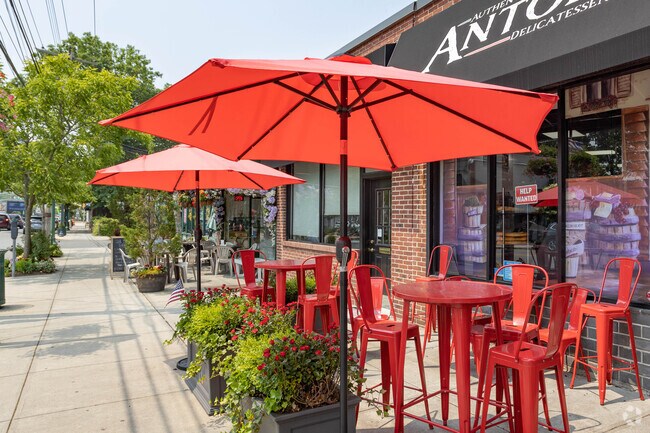 Outdoor dining in Malverne is a great way to enjoy the village.