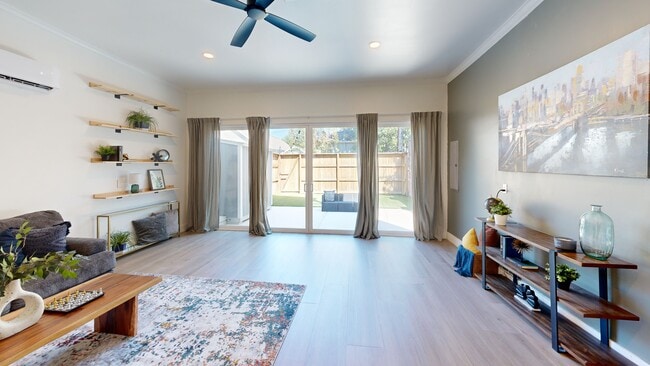 1004 Enid St unit B, Houston, TX 77009 - photo 2