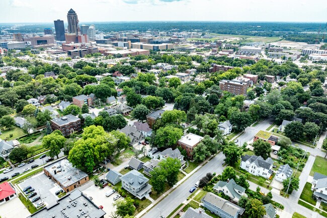 Sherman Hill's proximity to Downtown Des Moines makes it convenient and accessible.