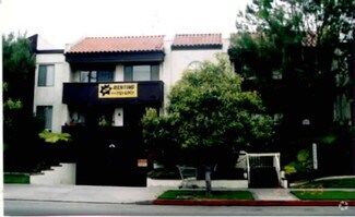 11825 W Magnolia Blvd, North Hollywood, CA 91607