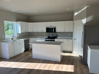 2702 36th Ave S, Moorhead, MN 56560