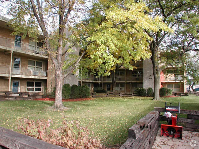 Forest Glen Apartments, La Grange Park, IL 60526 - photo 3