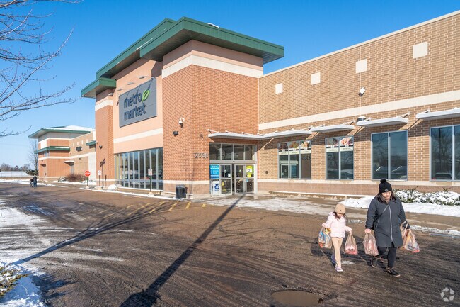 Westwynde residents can get all their grocery needs at the local Metro Market.