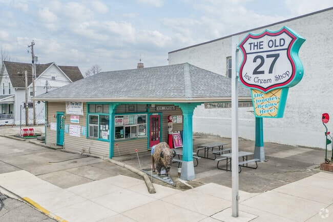 Decatur has several small shops and restaurants including the Old 27.