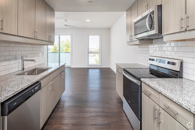 Lakeview Green, Birmingham, AL 35233 - photo 2