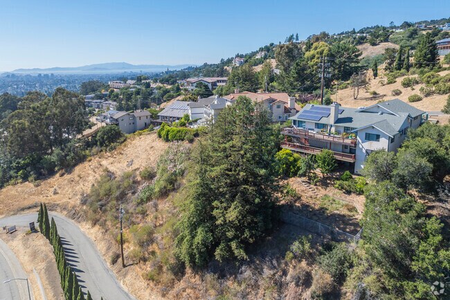 Caballo Hills homes tend to be large and nestled onto the side of a hill.