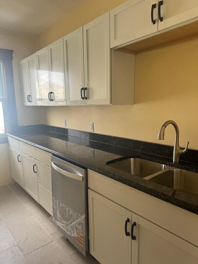 63 Gates St unit 3, Worcester, MA 01610 - photo 2