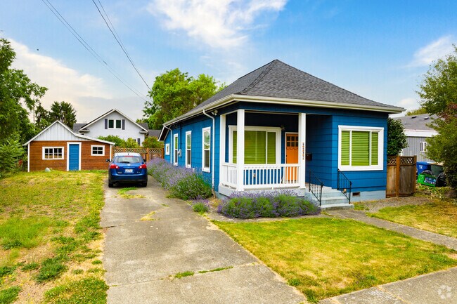 Colorful bungalows are common on Dunlap side streets.