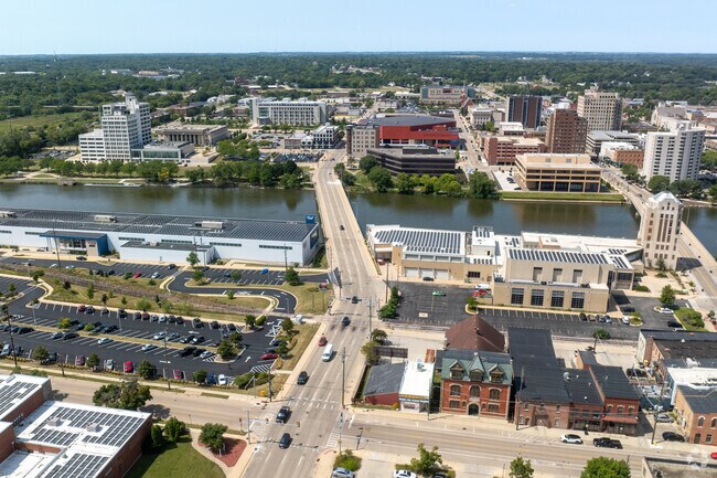 Orchid 3rd Union College is near downtown Rockford's shops and attractions.