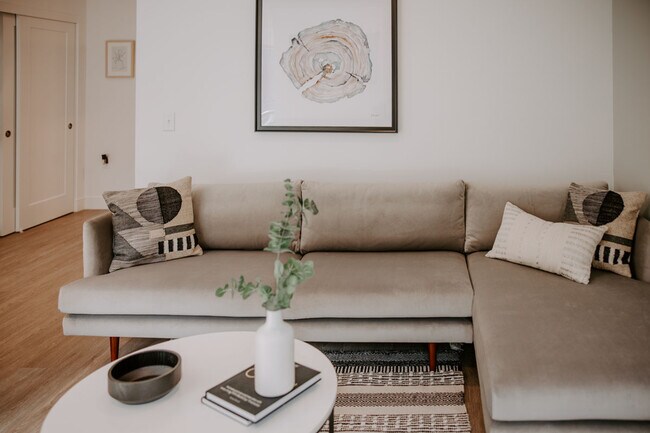 Industry Columbus Apartments, Columbus, OH 43215 - photo 7