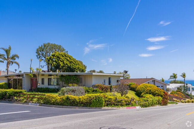 Homes throughout Malibu West feature ocean and island views.