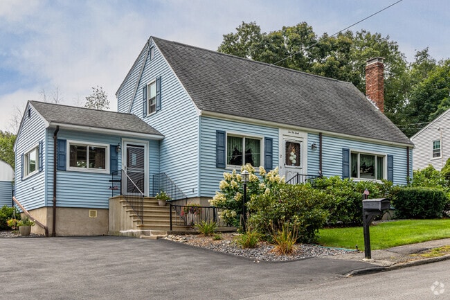 Cape Cod style home with driveway space in Cummingsville.