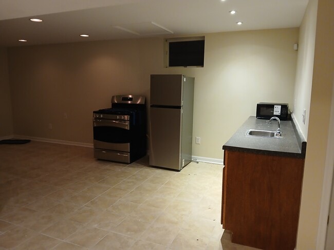 7001 Chain Fern Ct, Clinton, MD 20735 - photo 2