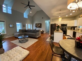 7 Ballard St, Easthampton, MA 01027
