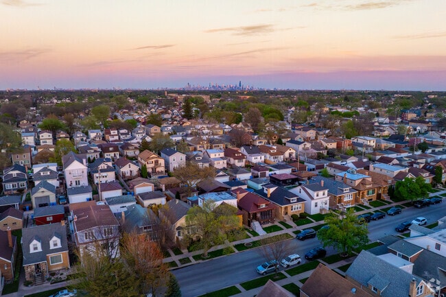 Irving Woods homes are never far from natural and modern amenities.