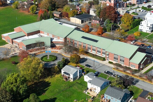 Wrightsville Elementary School has 326 students in grades K-5.