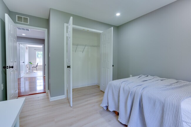 13032 Limestone Ct unit Basement Suite, Clifton, VA 20124 - photo 5