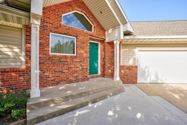 10 Redtail Ct, Coralville, IA 52241 - photo 2