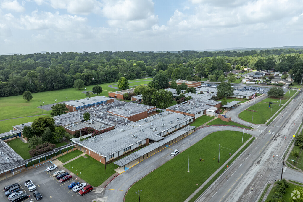 Full campus of Academy for Science Foreign Language Middle School in Huntsville Alabama.